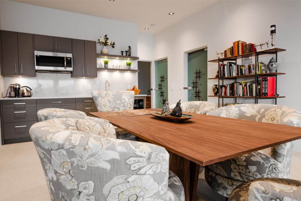 Elegant dining room in Kelowna