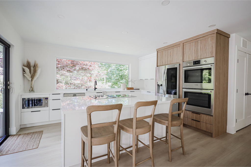 Classic dining room in Coquitlam