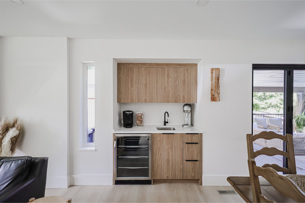 Modern living room shelving in Mission